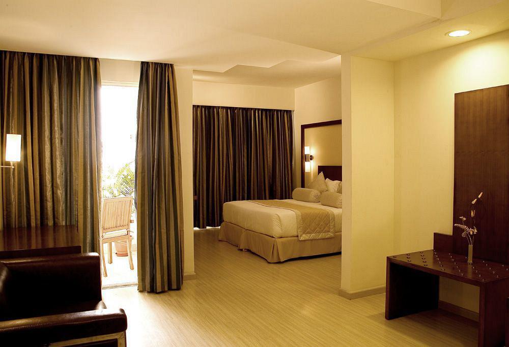 Evoma Hotel Bangalore Exterior photo